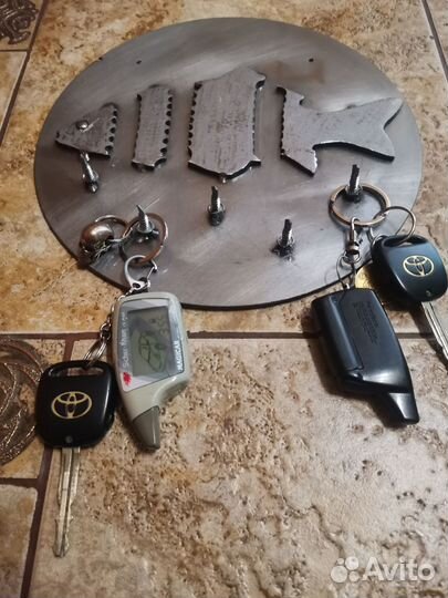 Продам ключница, цветы из металла