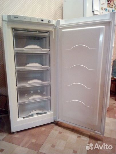 Продам морозильную камеру