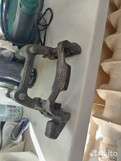 Скоба суппорта volkswagen Jetta V