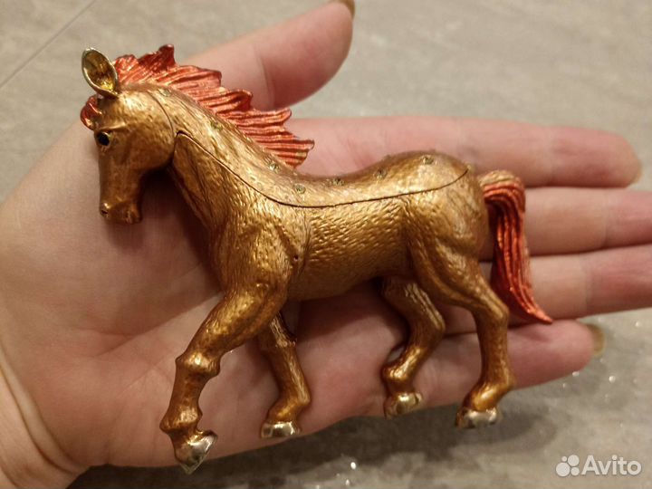 Шкатулка -лошадь металлическая
