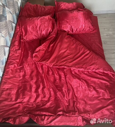 Одеяло, подушки, постельное белье