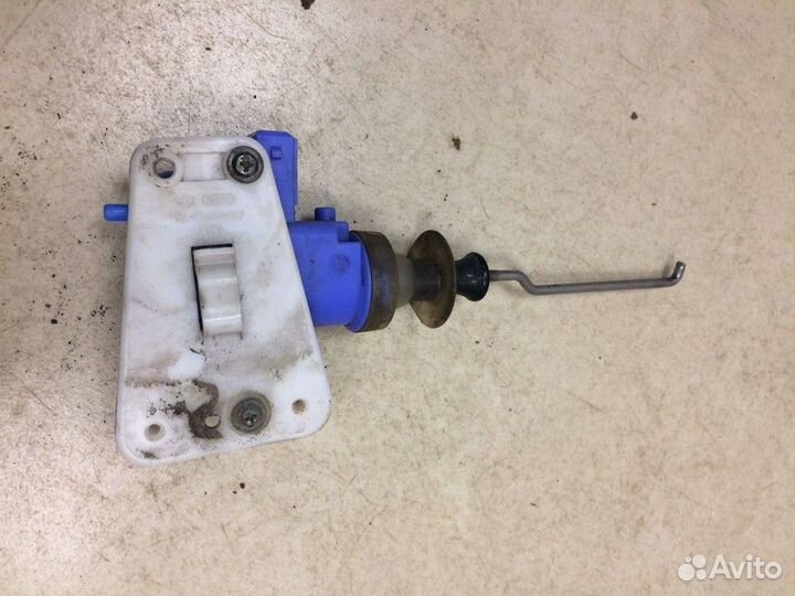 Активатор замка передней правой двери