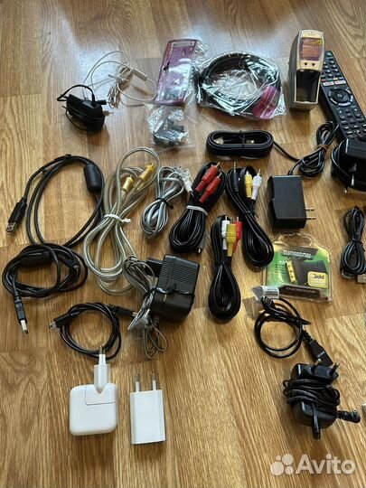 Провода, пульт, диски, адаптеры