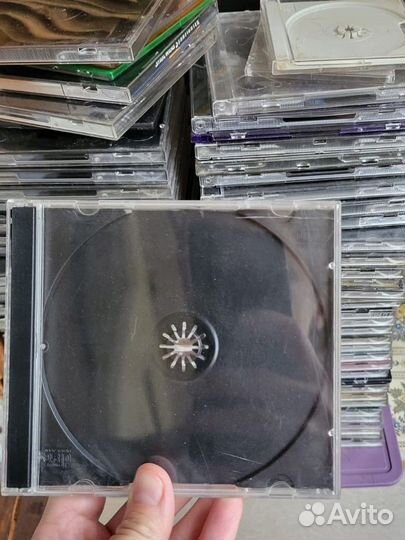 Пустые коробки от дисков