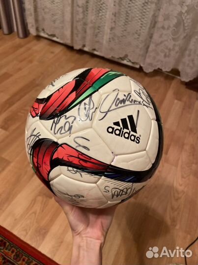 Футбольный мяч с автографами игроков фк локомотив