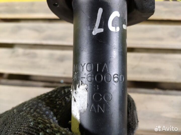 Амортизатор подвески передний Toyota Land Cruiser