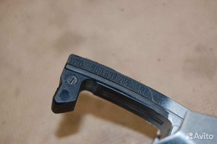 Ручка двери наружная правая - Skoda Octavia A7