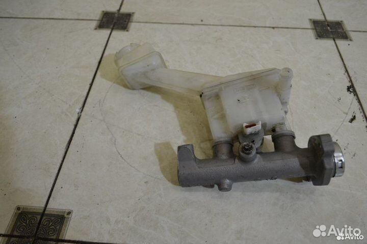 Главный тормозной цилиндр Nissan Primera P12