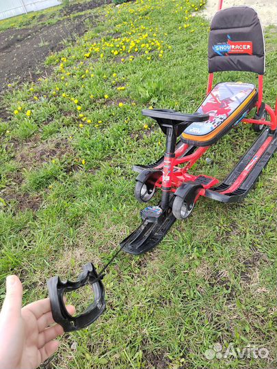 Детский снегокат со спинкой с колесами