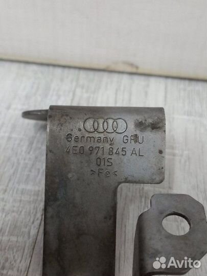 Кронштейн жгута проводов Volkswagen Touareg 1 рест