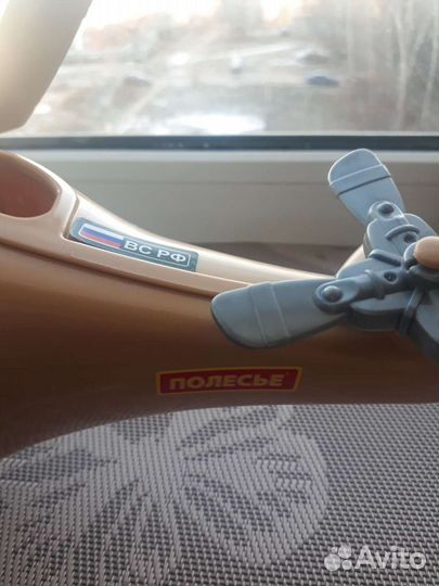 Игрушка вертолёт