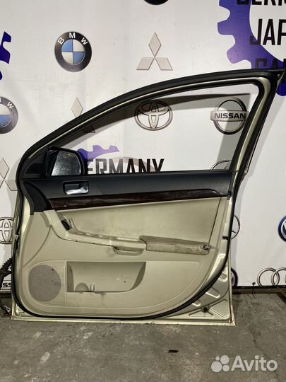 Передня правая дверь Lancer 10