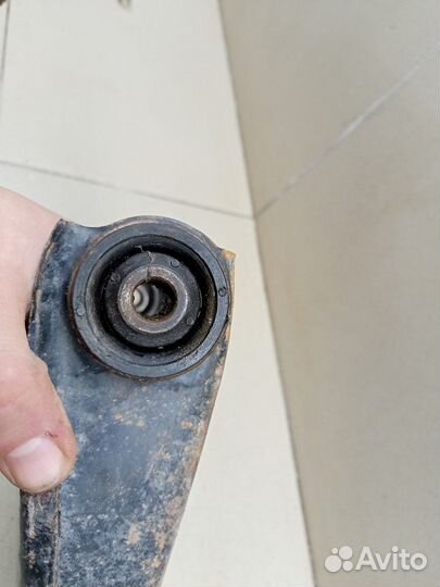 Рычаг передний правый Sandero 2009-2014