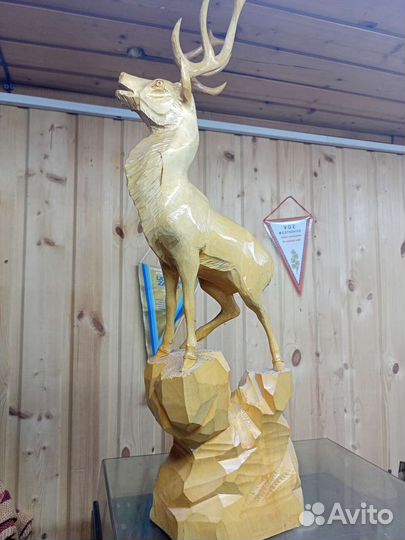 Олень деревянный