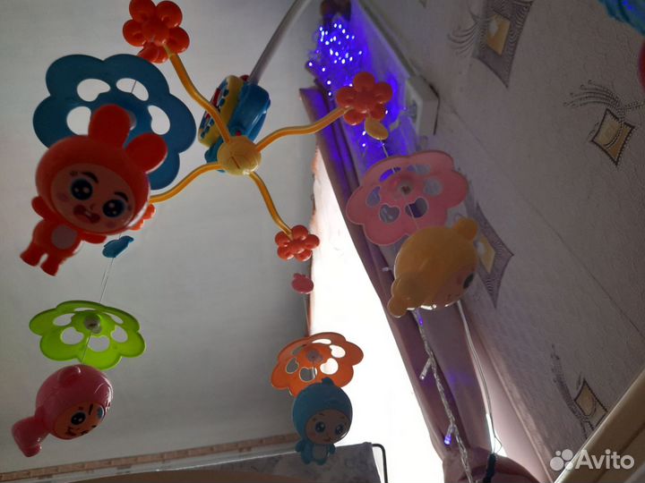 Детский мобиль в кроватку музыкальный