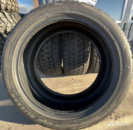 Bridgestone Blizzak DM-V2 285/45 R22 110T