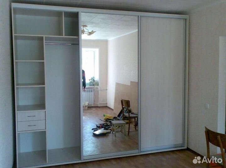 Зеркальный шкаф