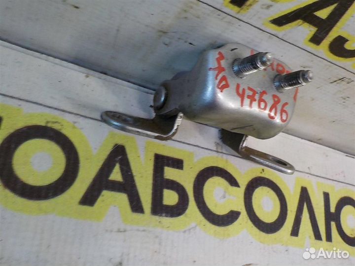 Петля двери задней правой верхняя Toyota Land Cru