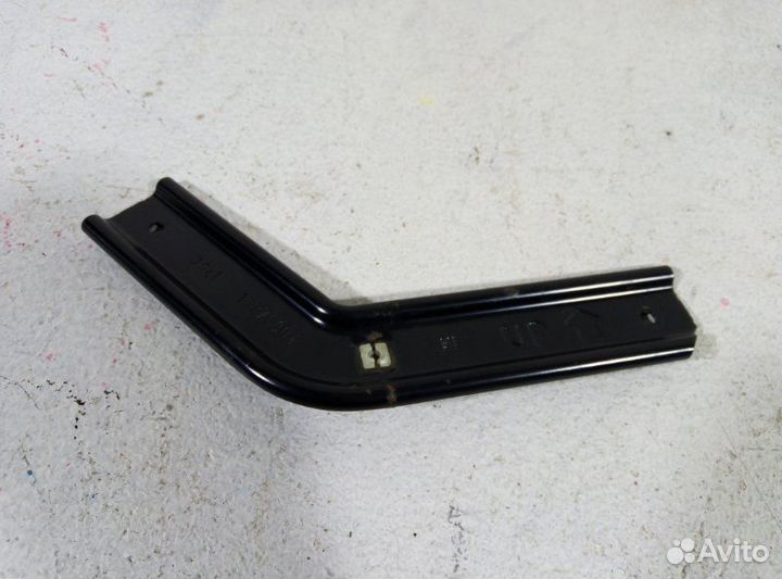 Кронштейн подлокотника задний правый Opel Astra J