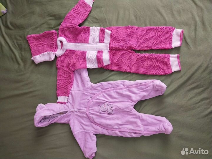 Детские вещи и подушка для беременных