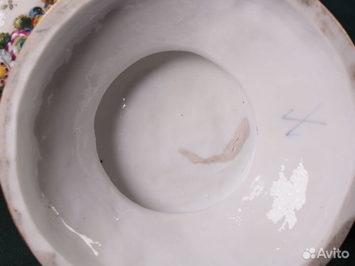 Фарфоровая ваза. XIX век. Франция