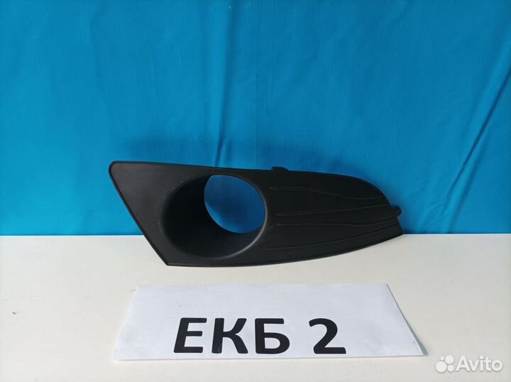 Окантовка противотуманной фары правая Renault Loga