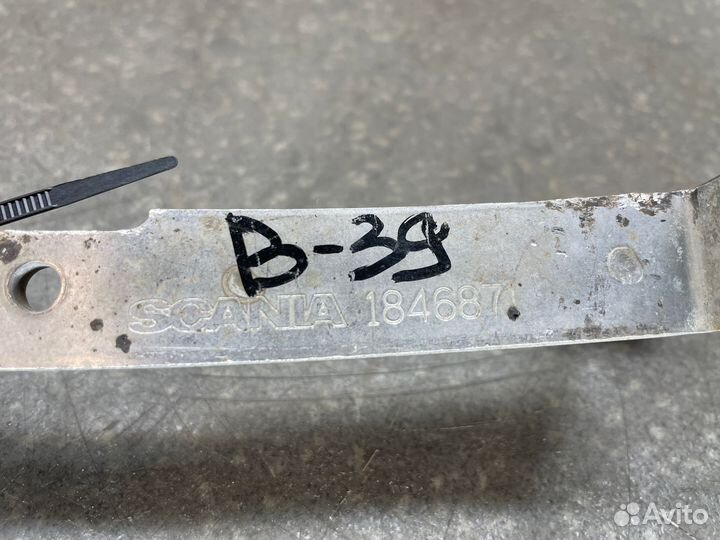 Кронштейн защитного ограждения scania R440