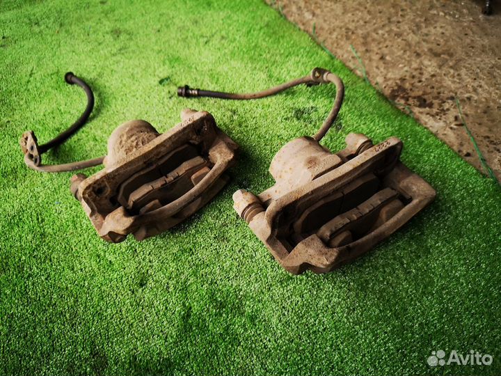 Суппорт передний левый на Honda Crv 1996-2002 2л