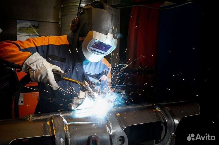 Сварщик в грузовой центр