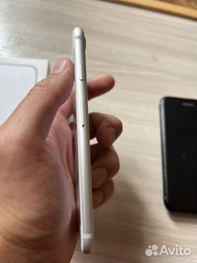 Телефон iPhone 7