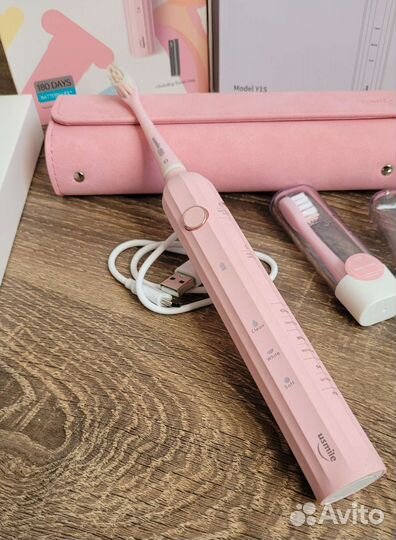 Электрическая зубная щетка Usmile Y1S