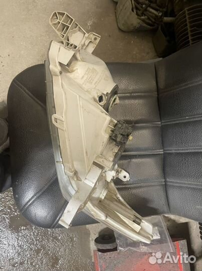 Фара передняя правая Toyota Highlander 2007-2013