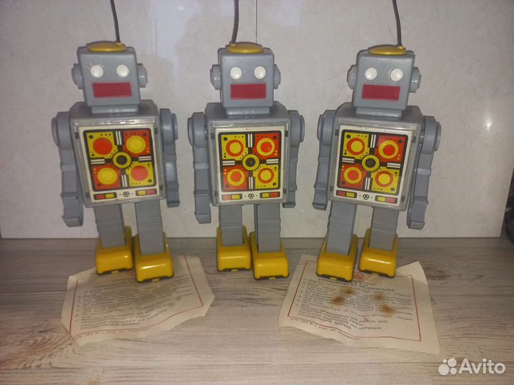 Механические игрушки времен СССР Робот заводной