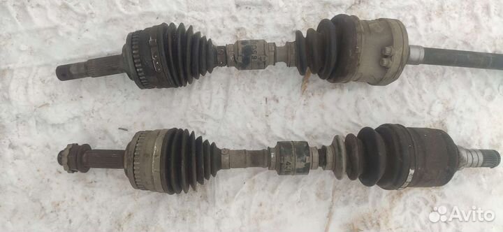 Привод Левый Нисан блюберд ENU 14 4vd