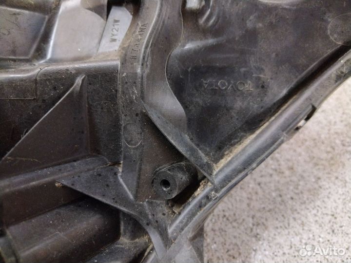 Фара правая Toyota RAV-4