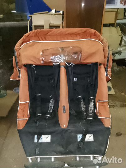 Коляска для двойняшек