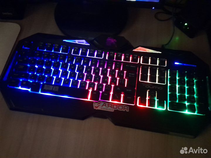 Игровая клавиатура с подсветкой