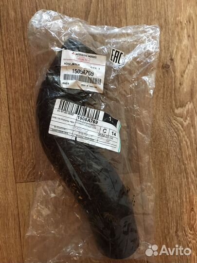 Патрубок интеркулера Mitsubishi Pajero Sport3 L200