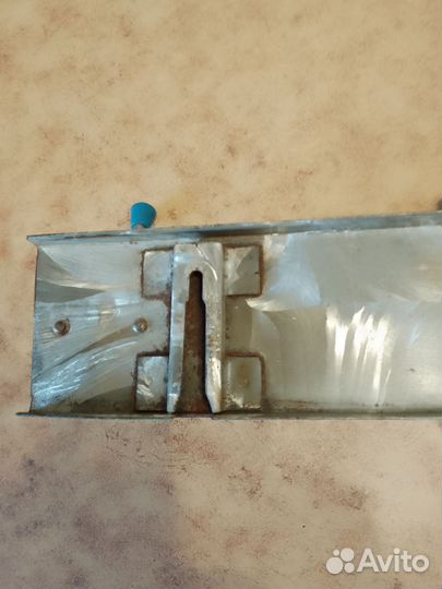 Вешалка настенная металлическая