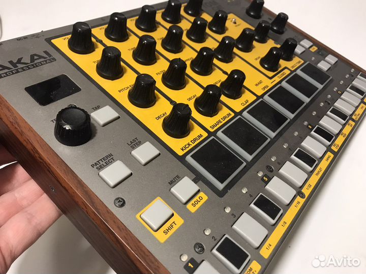 Akai Tom Cat Аналоговая Драм Машина