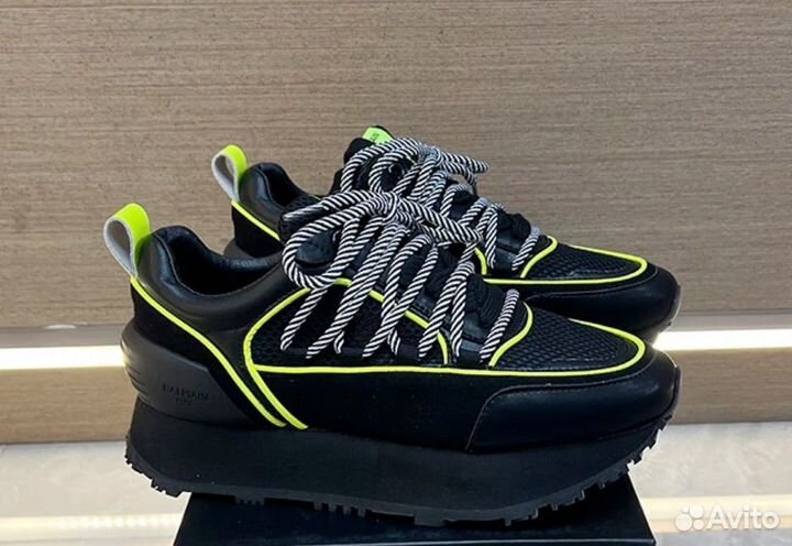 Кроссовки на поатформе