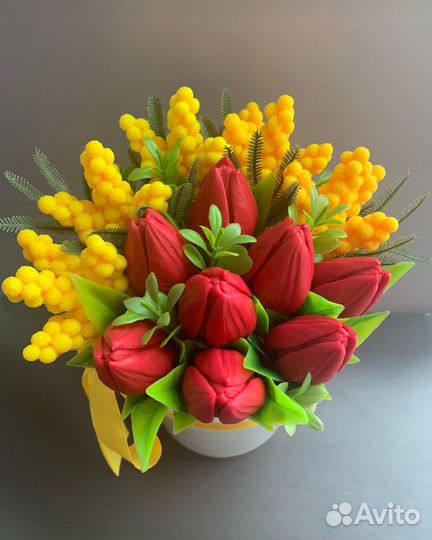 Тюльпаны с мимозой