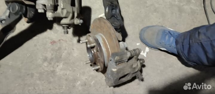 Поворотный кулак в сборе правый