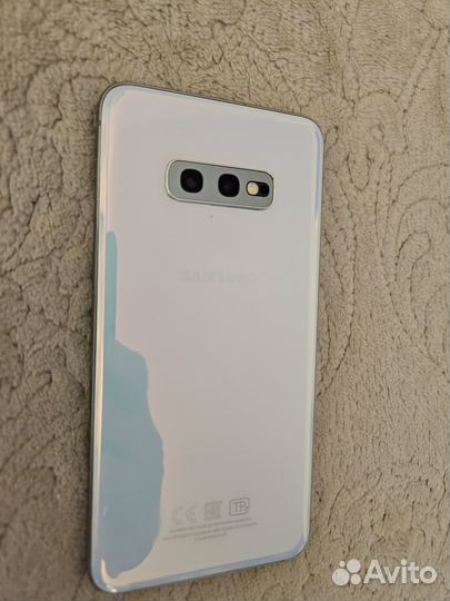 Samsung Galaxy S10e, 6/128 ГБ