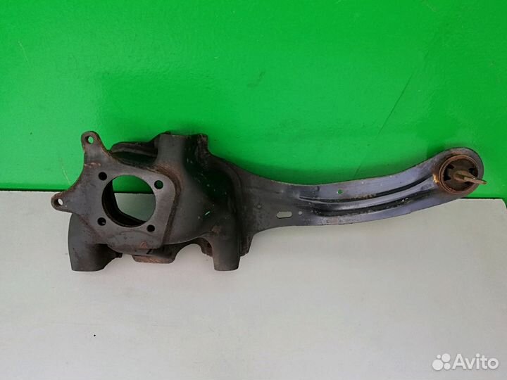 Кулак задний правый Форд Фокус 2 (1355130)