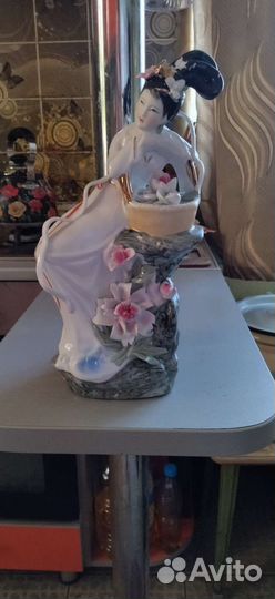 Статуэтка фарфор