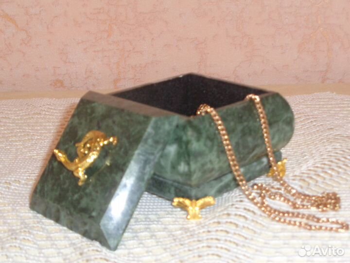 Шкатулка из змеевика