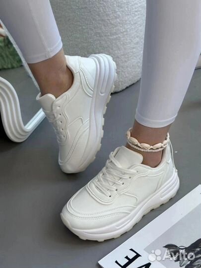 Кроссовки Белые