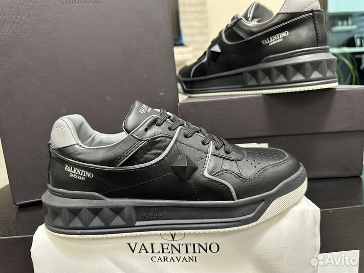 Кроссовки Valentino