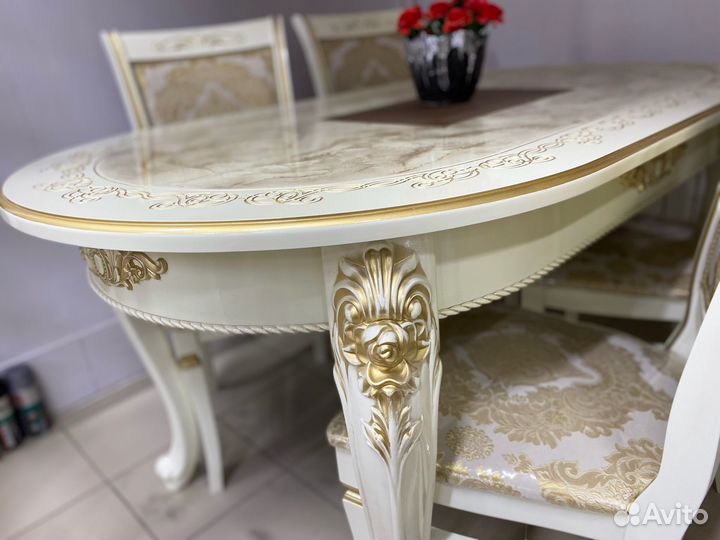 Кухонный стол с мраморной столешницей